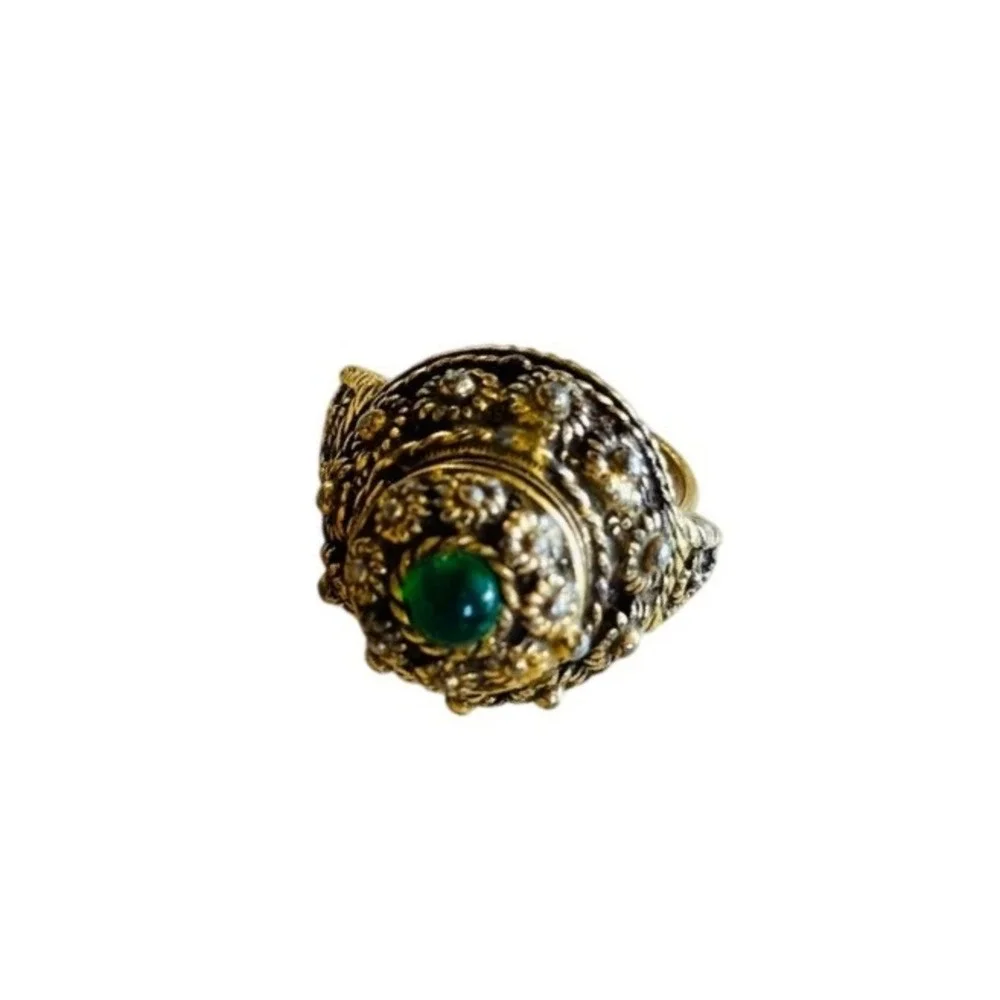 VTG Victorian Style Poison Ring Statement Secret Compartment Box Gold Cabochon